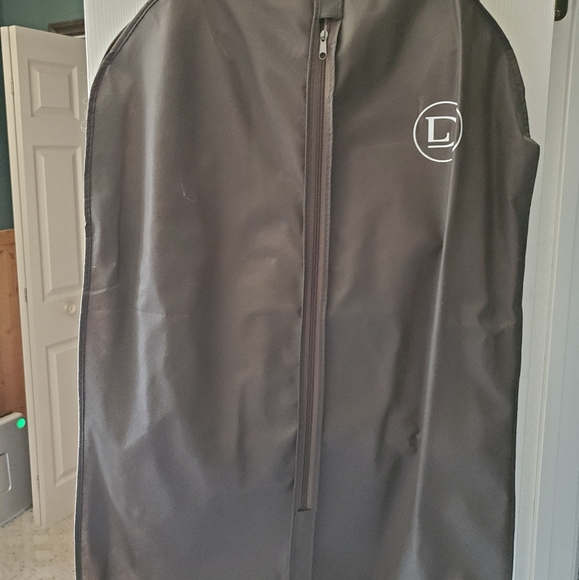 Danier Leather 3-piece Suit (jacket, skirt, pants). - Picture 7 of 7